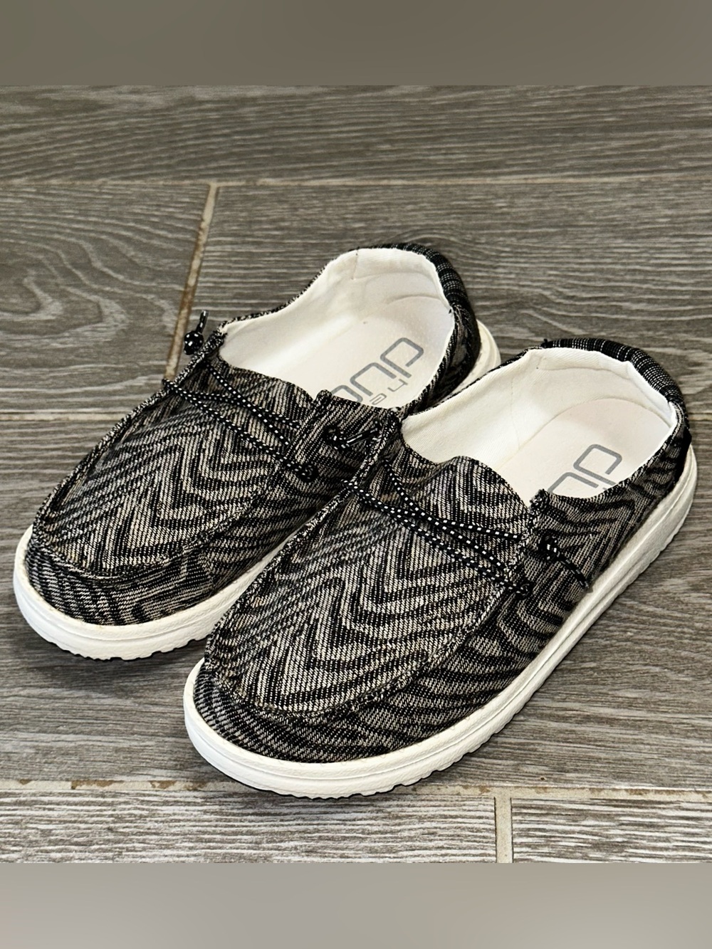 Hey Dude Kids Wendy Youth Girls Sz Y3 Woven Zebra Stripes Slip On Casual Shoes